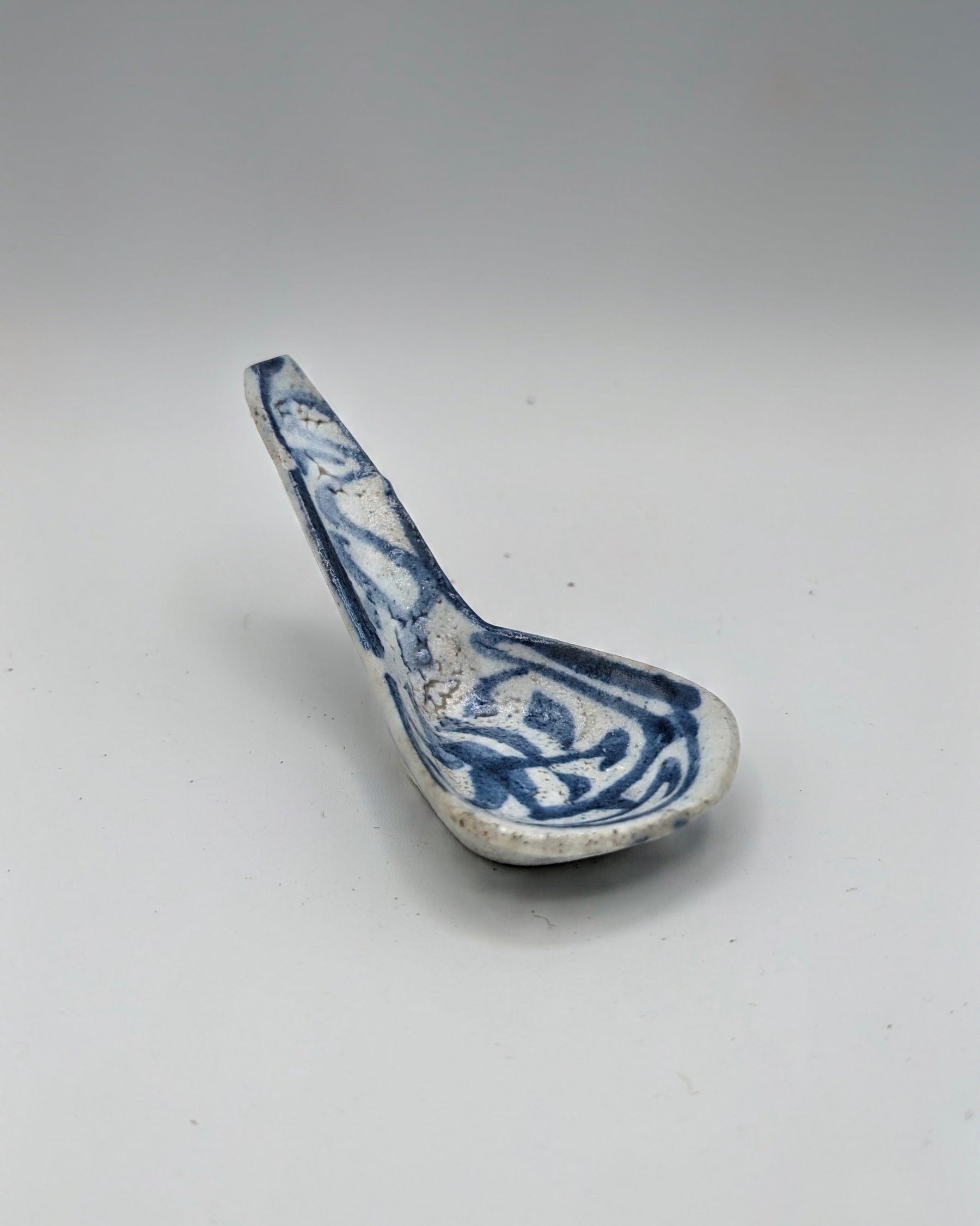 Qing Dynasty Chinese Blue & White Pottery Spoon – c. 1600s–1800s