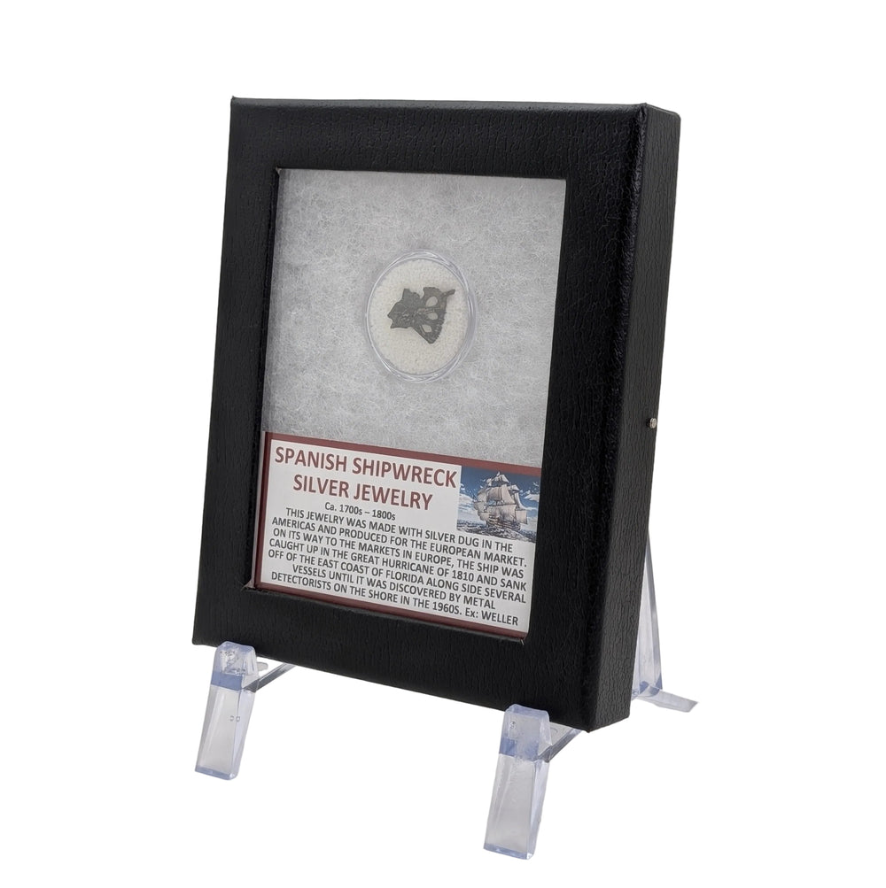 Fragment eines Schmuckstücks aus Silber von einem spanischen Schiffswrack (ca. 1700–1800)