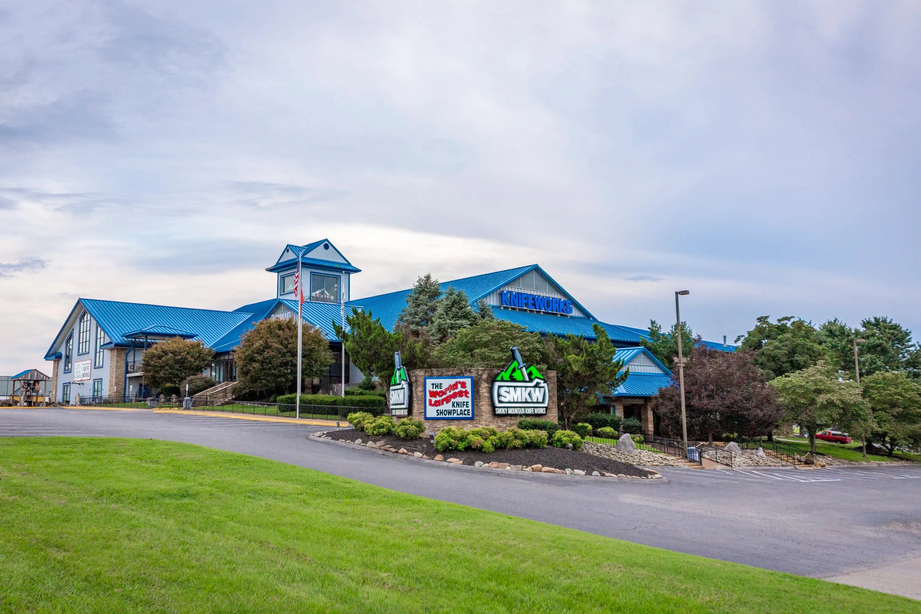 Smoky Mountain Knife Works exterior with its distinctive blue roof